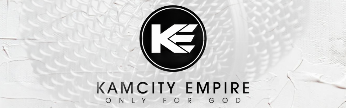 Logo de Kamcity Empire avec un design graphique moderne en noir et blanc.